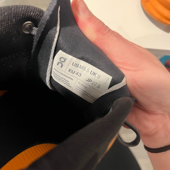 ON’s Running Black and Orange Sneakers Men’s - Picture 3 of 4